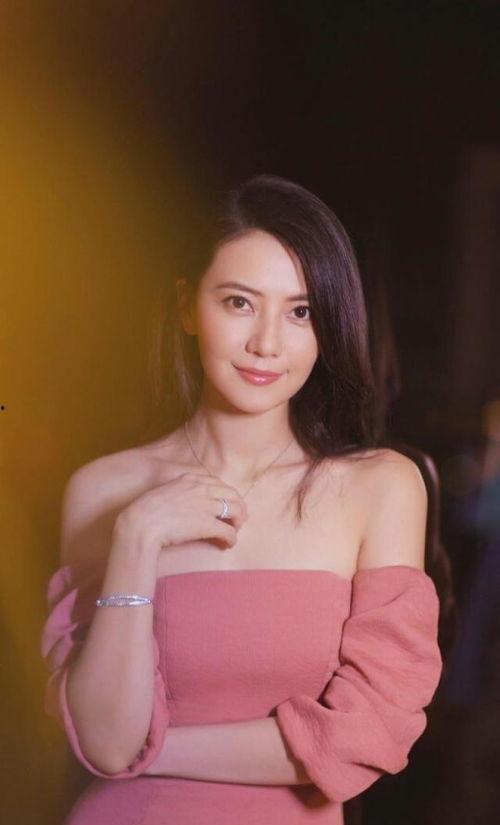 李艾大爆料朱丹视频,娱乐圈背后的真实故事  第1张